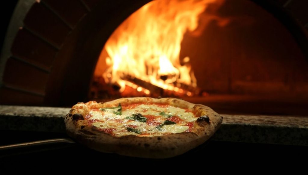 La pizza vale oro: 15 miliardi di fatturato e 300mila addetti in Italia