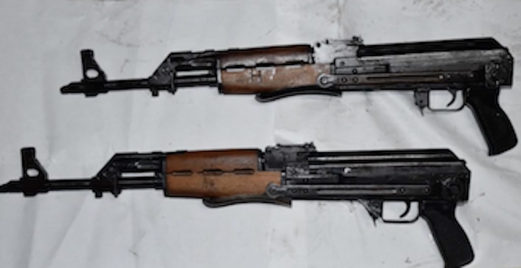 Melito, sette chili di droga e armi da guerra: due arresti