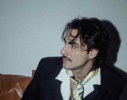 Mormile presenta dal vivo l’album Miracoli, Catrame al Parete Art Museum