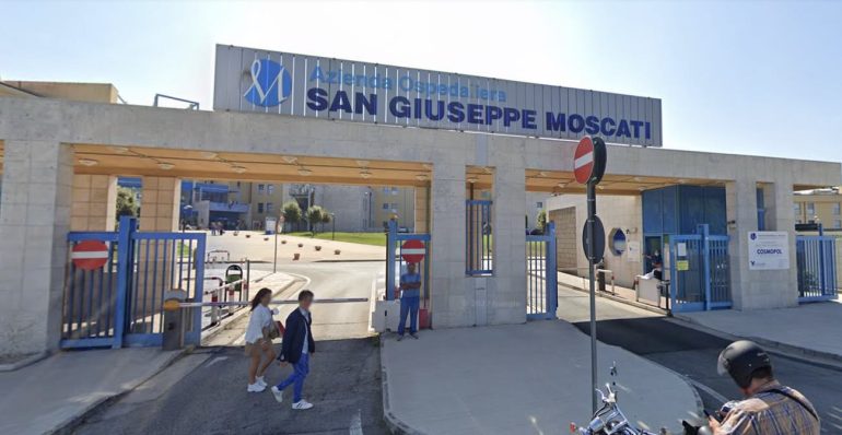 Muore in barella al Pronto soccorso, la famiglia avvisata con un giorno di ritardo