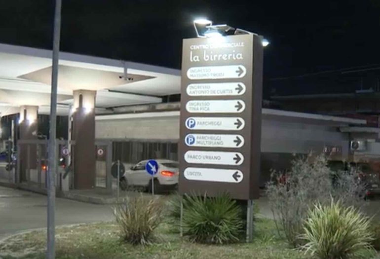 Napoli, bimbo ferito nel parcheggio della Bierreria a Miano: inchiesta della magistratura