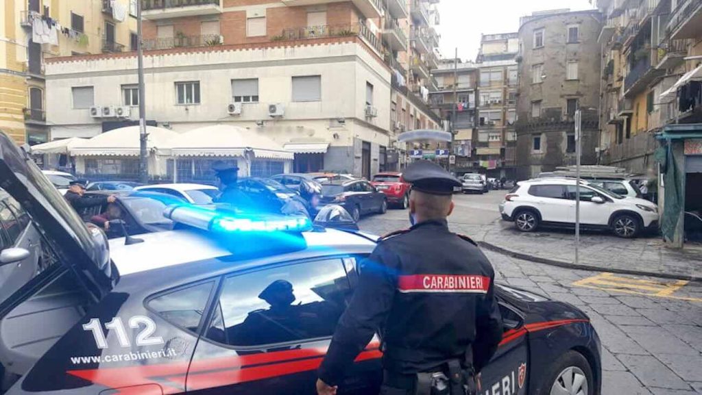 Napoli, blitz dei Carabinieri a Poggioreale: due arresti e un denunciato
