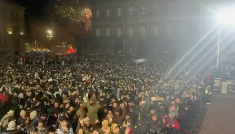 Napoli dà il benvenuto al 2026: piazza del Plebiscito sold out per Elodie e Serena Brancale