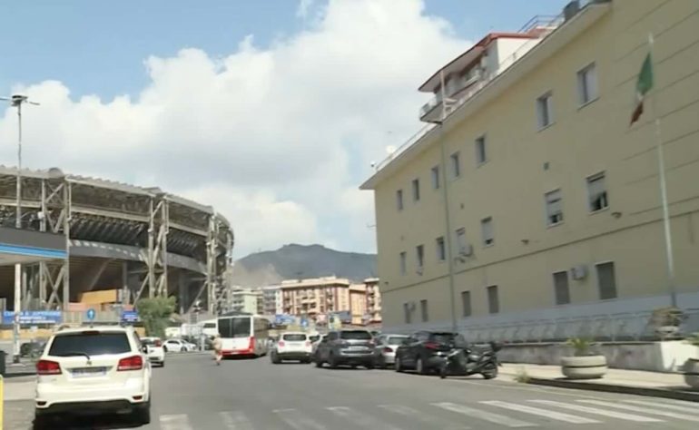 Napoli, donna ferita dal monopattino a Fuorigrotta: si cercano 2 ragazzini