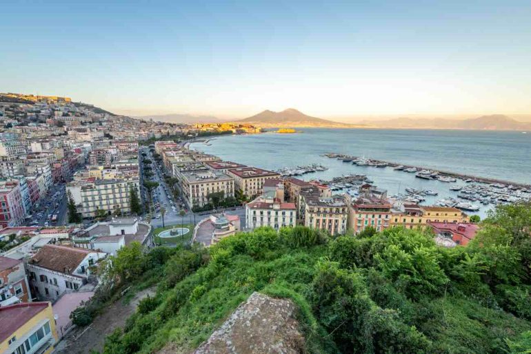 Napoli, imprenditore sequestrato e rapinato nella sua casa di Posillipo: 5 arresti