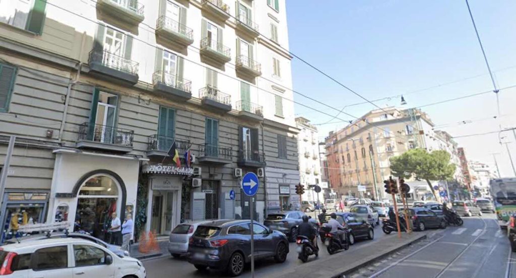 Napoli, ruba le valigie a un turista al corso Garibaldi: arrestato
