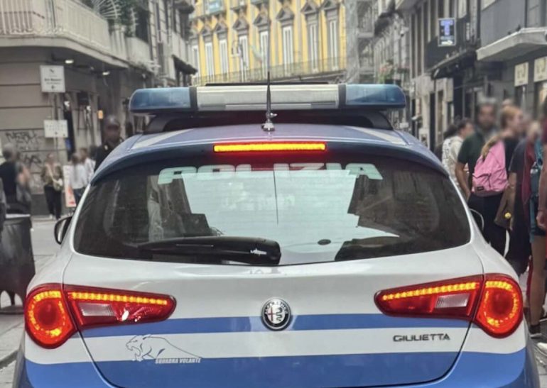 Napoli, maxi blitz tra Porta Nolana e Chiaia con decine di sanzioni