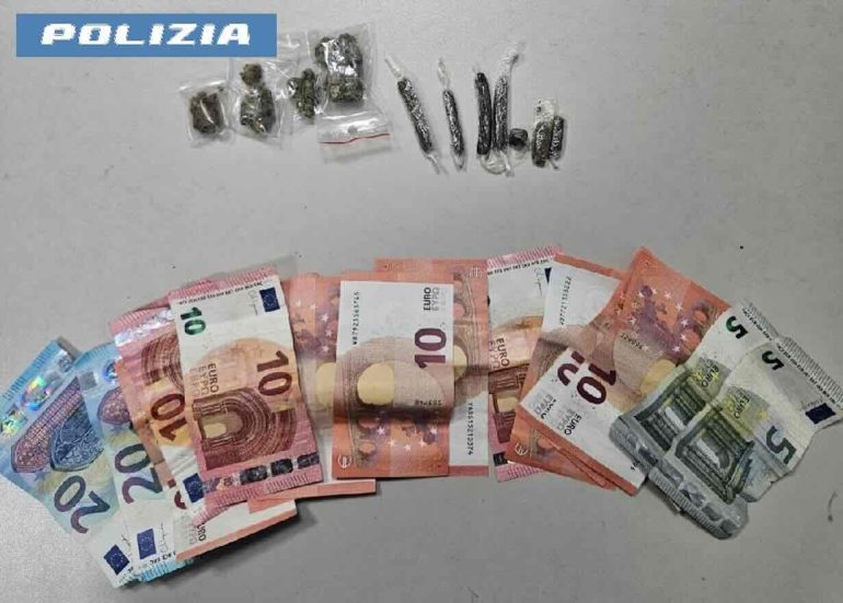 Napoli, spacciatore gambiano arrestato alla Maddalena