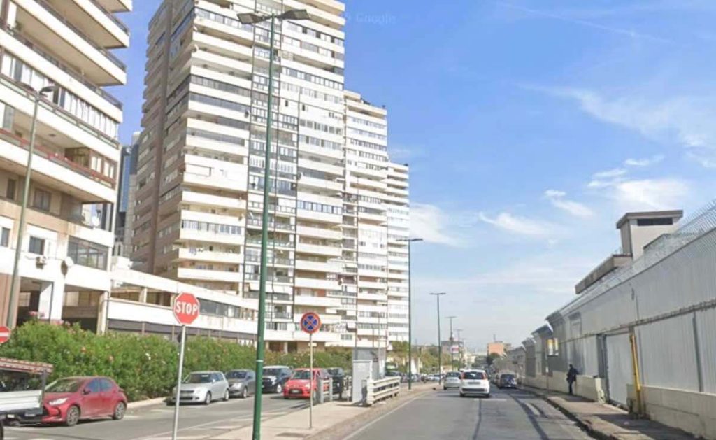 Napoli, violenta rapina in via Taddeo da Sessa: 59enne arrestato in flagranza