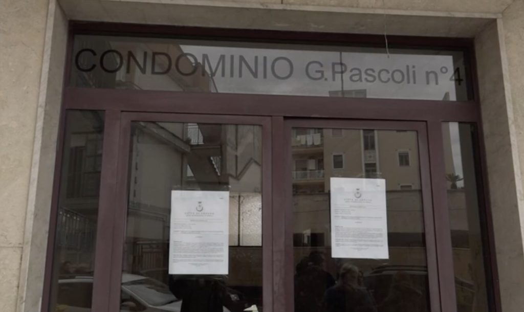 Palazzo evacuato di Arzano: è scontro col Comune sullassistenza