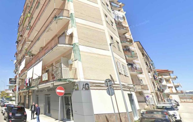 Paura ad Arzano: allarme crolli tra via Verdi e via Pascoli, evacuate 35 famiglie