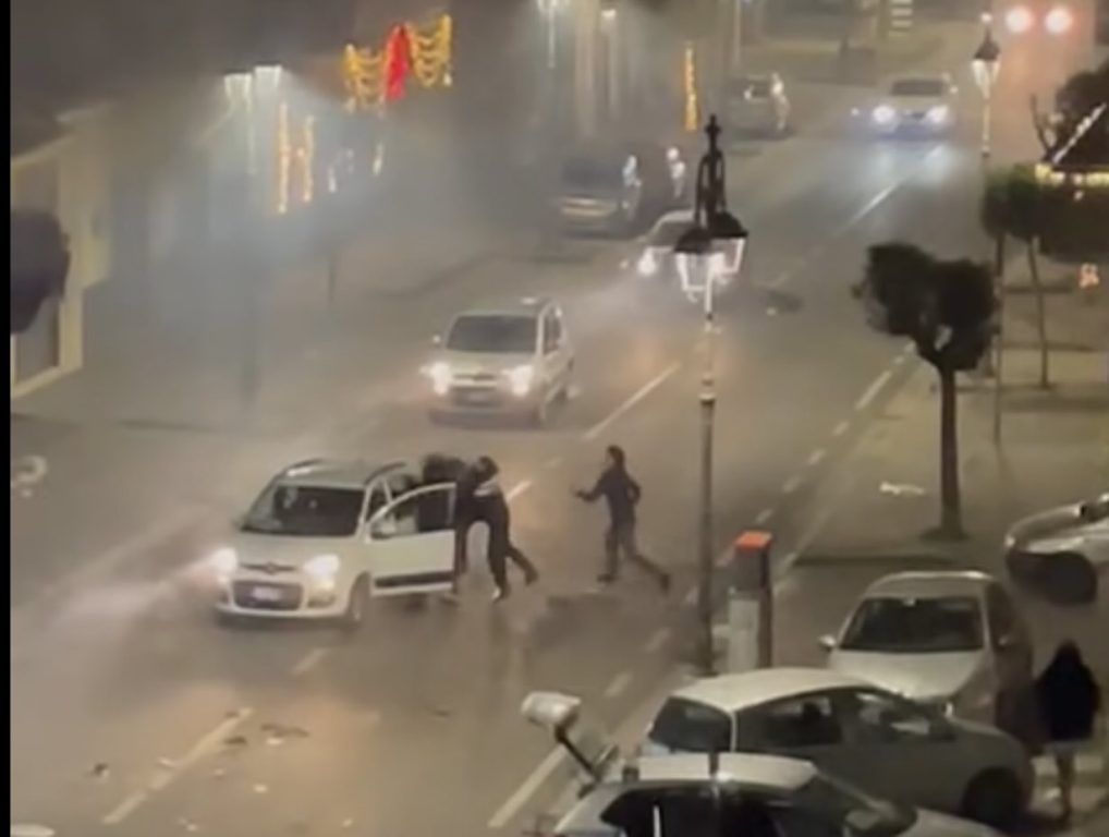 Qualiano, il video dell’aggressione di Capodanno: incastrati i 3 del branco