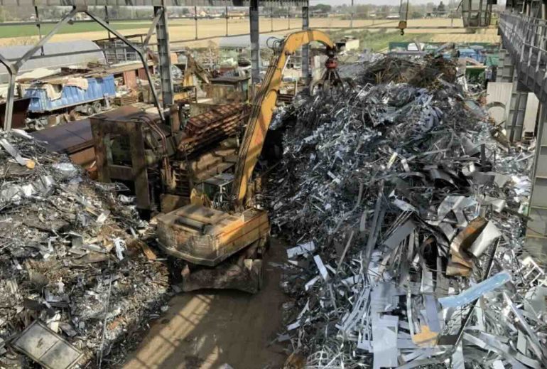 Azienda di rottami sequestrata