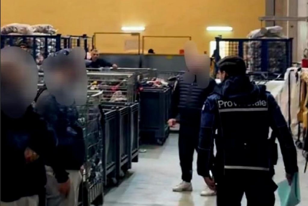 San Nicola la Strada, maxi multa per rifiuti tessili: denunciata imprenditrice