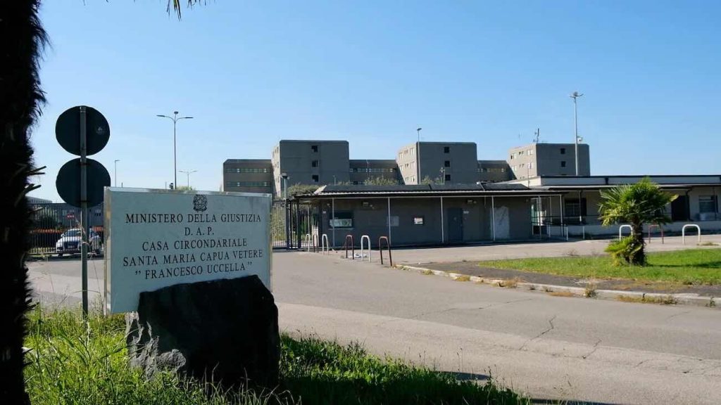 Processo carcere Santa Maria Capua Vetere, il comandante ammette: «Vidi le violenze e non intervenni»