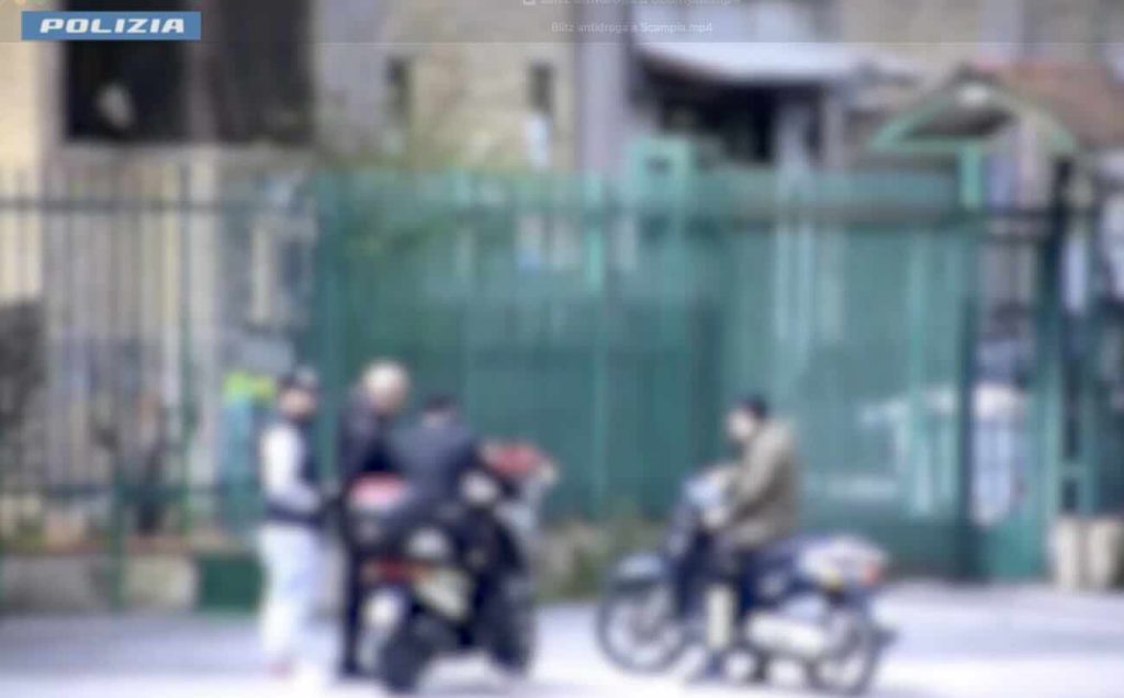 Scampia, la droga torna a fare cassa: riaperte le piazze e riparte la Trentatré. 28 misure cautelari