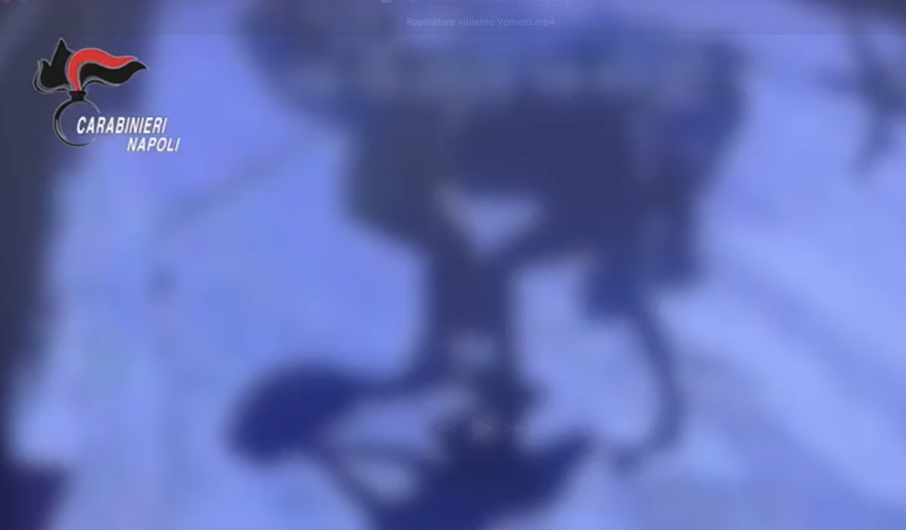 Scippo violento a un’anziana al Vomero: arrestato un 46enne in semilibertà