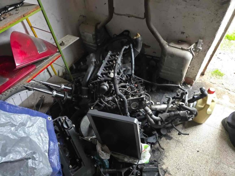 Sequestrata officina a Capua: denunciato per smaltimento illecito di rifiuti pericolosi, tra cui amianto