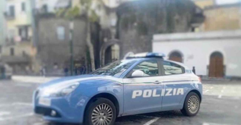 Controlli interforze a Porta Nolana: identificate 70 persone