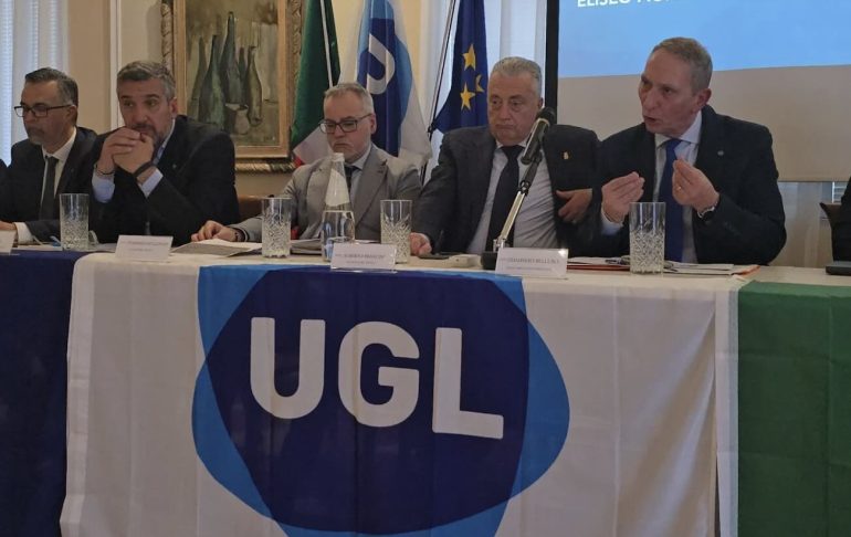 Sicurezza nelle stazioni EAV, l’allarme di UGL Napoli: «Basta lavoro in solitaria»