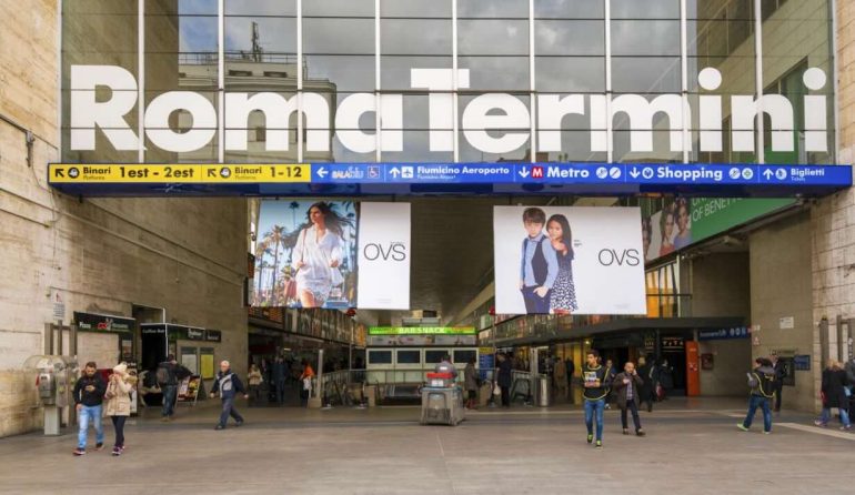Stazione Termini: fumo da cavo elettrico blocca 10 binari. Treni fermi, ritardi per Fiumicino e Napoli