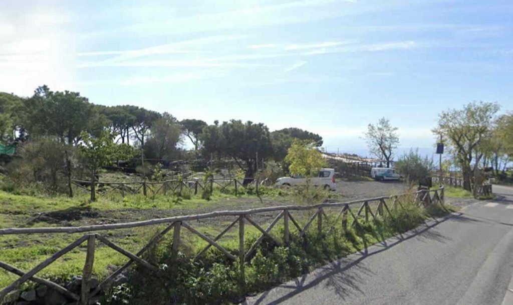 Vesuvio, Far West all’Osservatorio: coppietta rapinata e lasciata a piedi nel buio dopo l’assalto armato