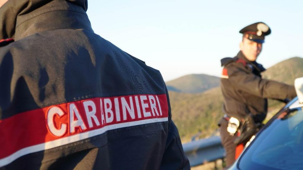 Villa di Briano, rompe l’osso sacro alla compagna: arrestato 37enne