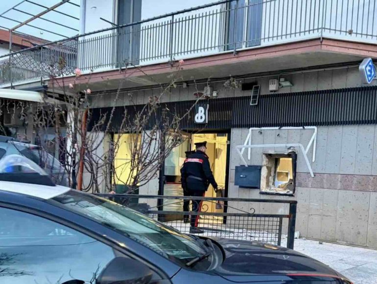 Lo sportello Atm sventrato ad Agerola