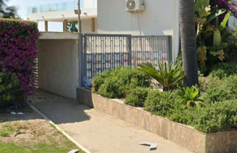 Bacoli, accessi al mare sotto accusa: cancelli, divieti e spiagge private sul demanio pubblico