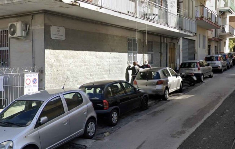 Piscinola, gli sparano un colpo a salve mentre passeggia
