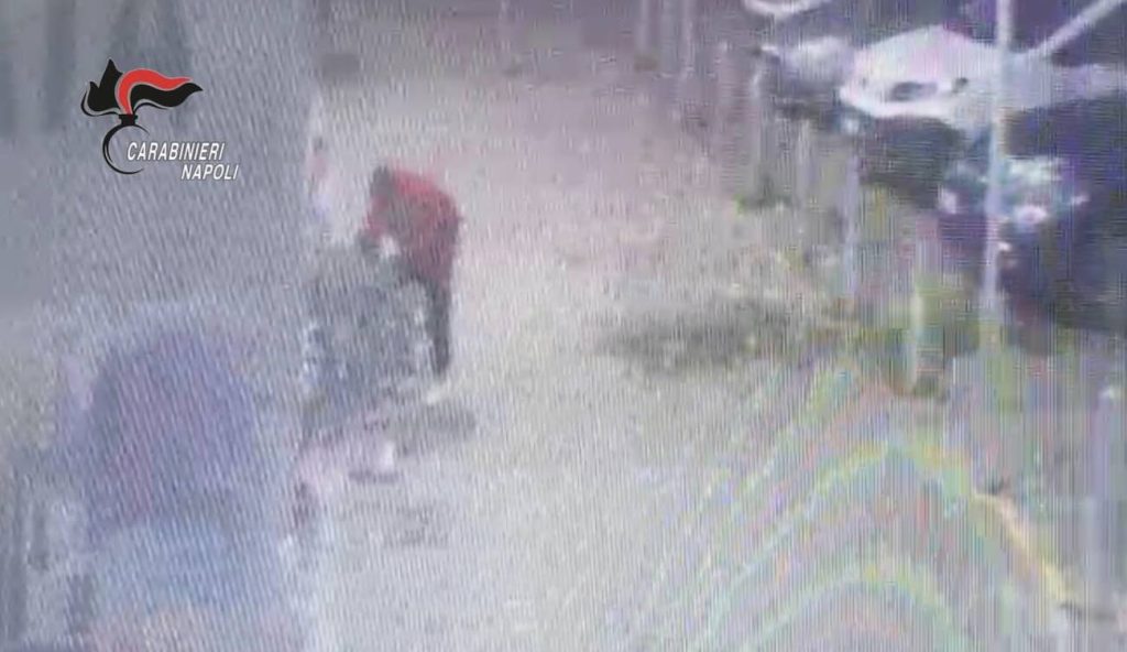 Caivano, tenta di strappare un bimbo alla madre al supermercato: arrestato