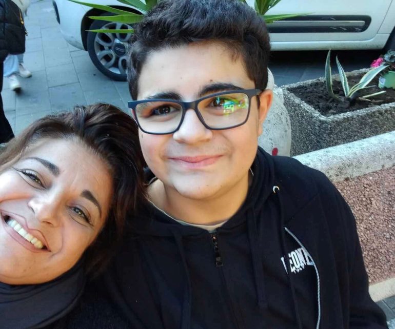 «Cercasi nuova scuola per Nicolò»: appello per il tredicenne autistico che ha perso l’insegnante di sostegno
