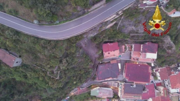 Costiera Amalfitana, la SS163 riapre a tempo di record dopo la frana di Vietri