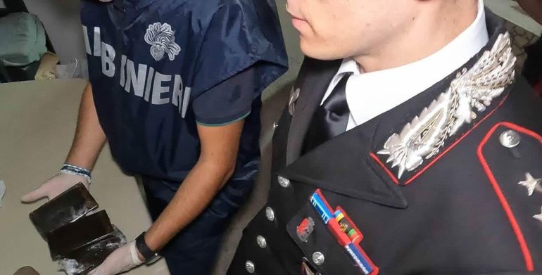 Santa Maria Capua Vetere, la casa trasformata in piazza di spaccio: arrestato 57enne