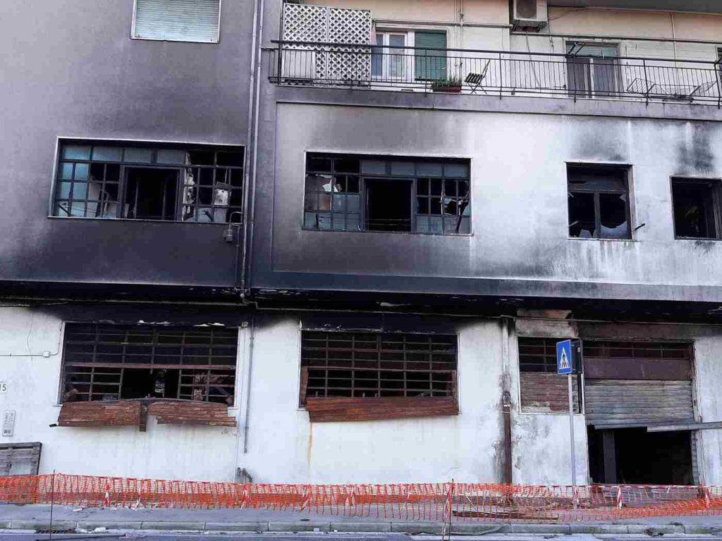 Gianturco, a quattro mesi dall’incendio 17 famiglie ancora fuori casa: appello al Comune