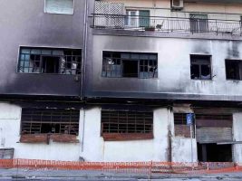 Gianturco, a quattro mesi dall’incendio 17 famiglie ancora fuori casa: appello al Comune