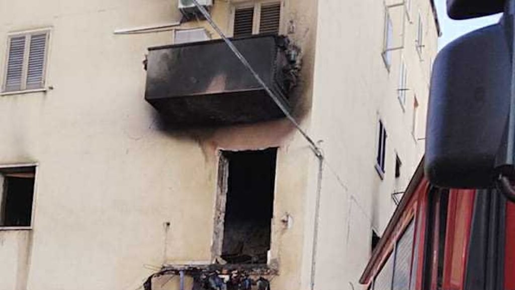 Incendio in un alloggio Acer a Benevento, giudizio immediato per un 34enne