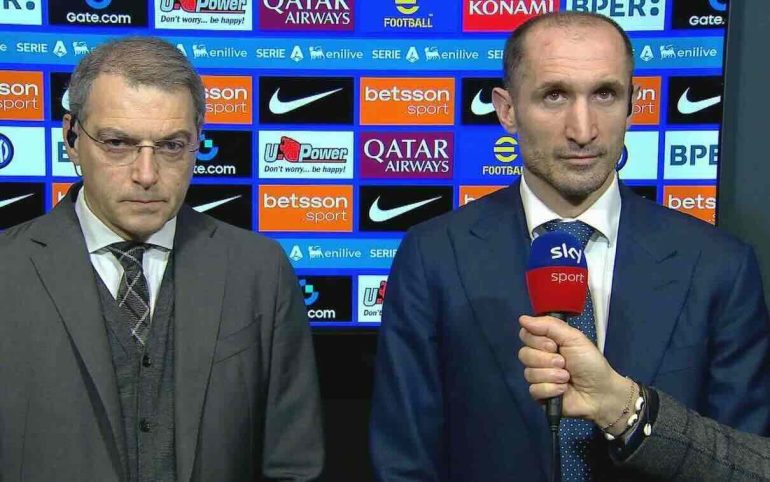 Inter-Juve, dopo la tempesta anche le sanzioni: inibiti Comolli e Chiellini, Kalulu squalificato