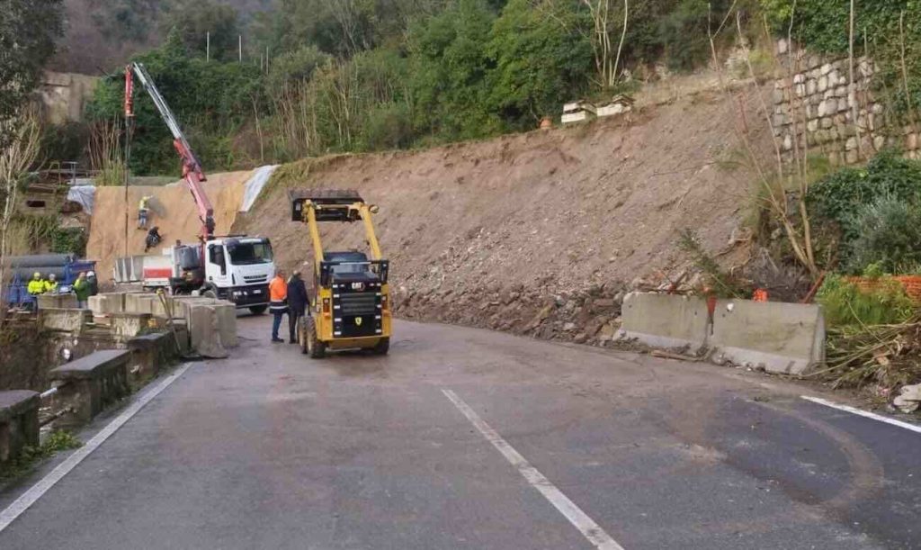 La Statale Amalfitana riapre in anticipo dopo la frana: via libera da stasera