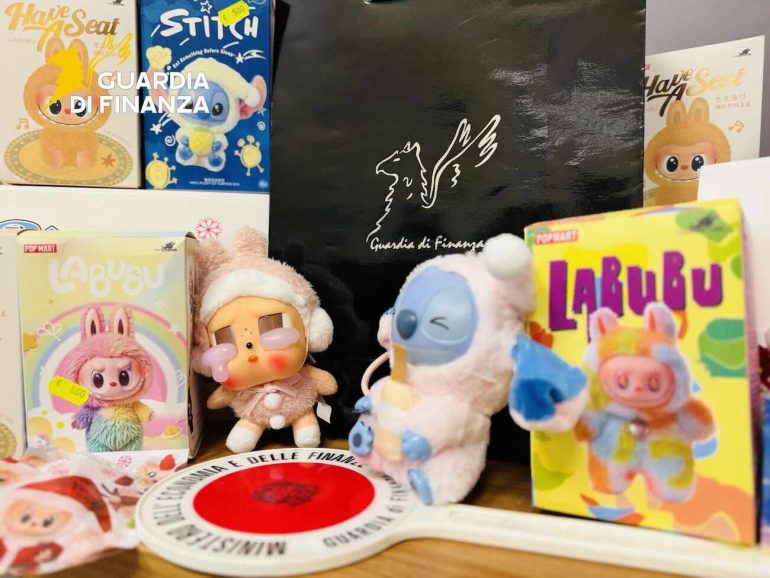 Labubu falsi negli empori del Sannio: sequestrati quasi 300 peluche contraffatti