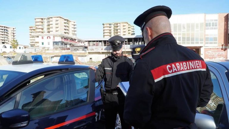 Lite per il biglietto sull’autobus: minorenne denunciato a Castel Volturno