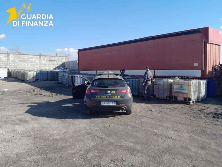 Maxi-sequestro di carburante nel Casertano: scoperto deposito illegale con 155mila litri di gasolio