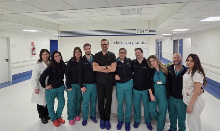 Morso dal ragno violino: all’Ospedale del Mare un’équipe multidisciplinare salva la gamba ad Alessandro