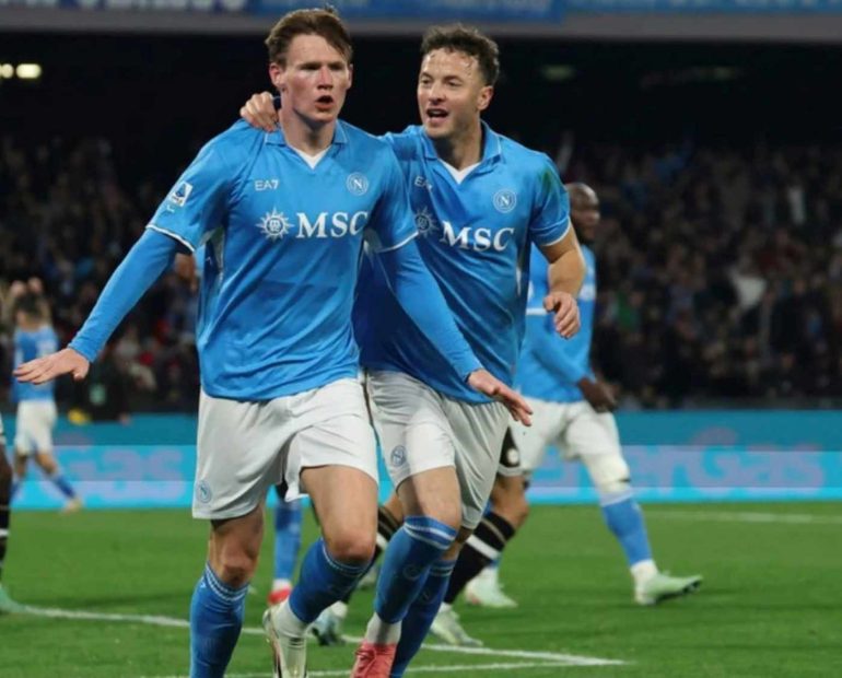 Napoli, McTominay resta in forte dubbio per l’Atalanta: sempre pronto Elmas a centrocampo