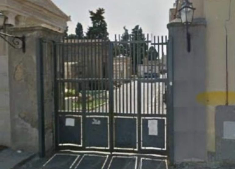 Napoli, assenteismo al cimitero: condannato impiegato di San Giovanni