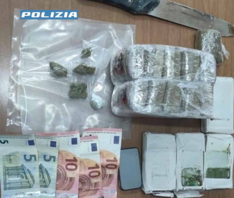 Napoli, corriere della droga sorpreso a Materdei con 1,5 chilogrammi di hashish