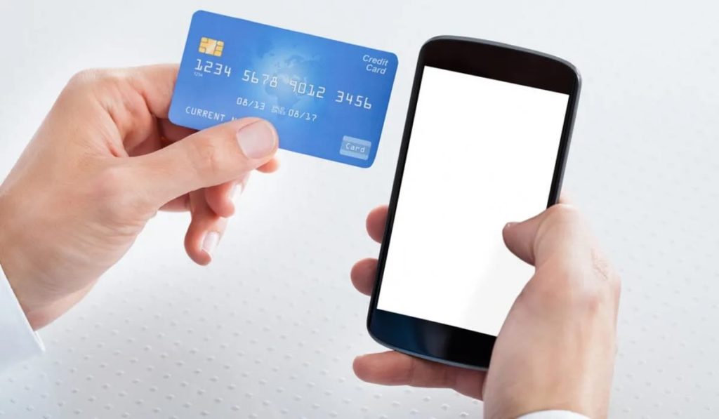 Napoli, Il suo conto è a rischio: arrestato finto bancario, ha svuotato risparmi delle vittime per 50mila euro