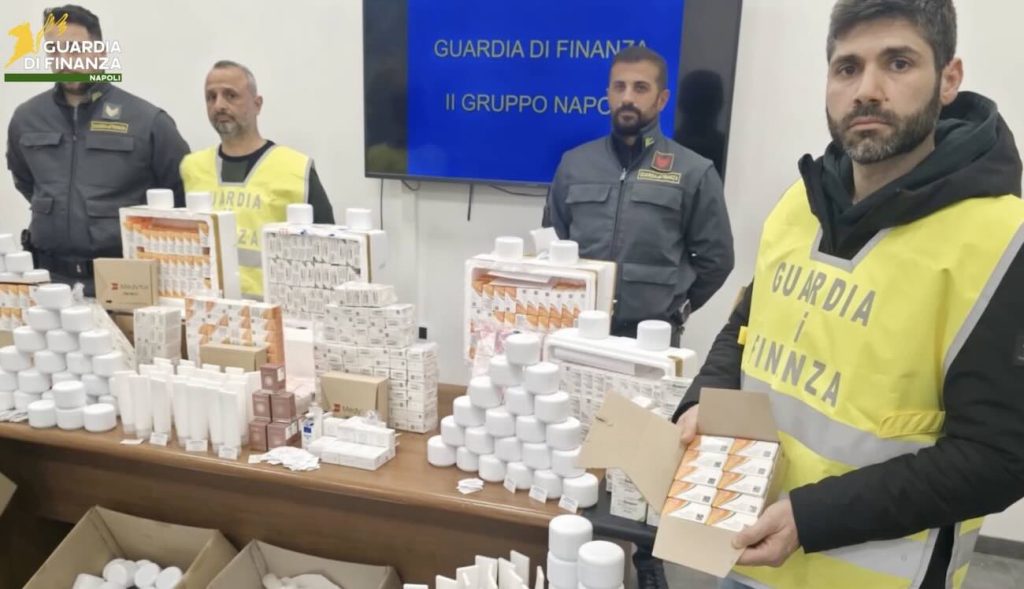 Napoli, maxi-sequestro di botulino e farmaci illegali in un garage a Soccavo