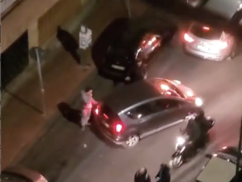Napoli, parcheggiatore abusivo aggredisce automobilisti al Parco san Paolo