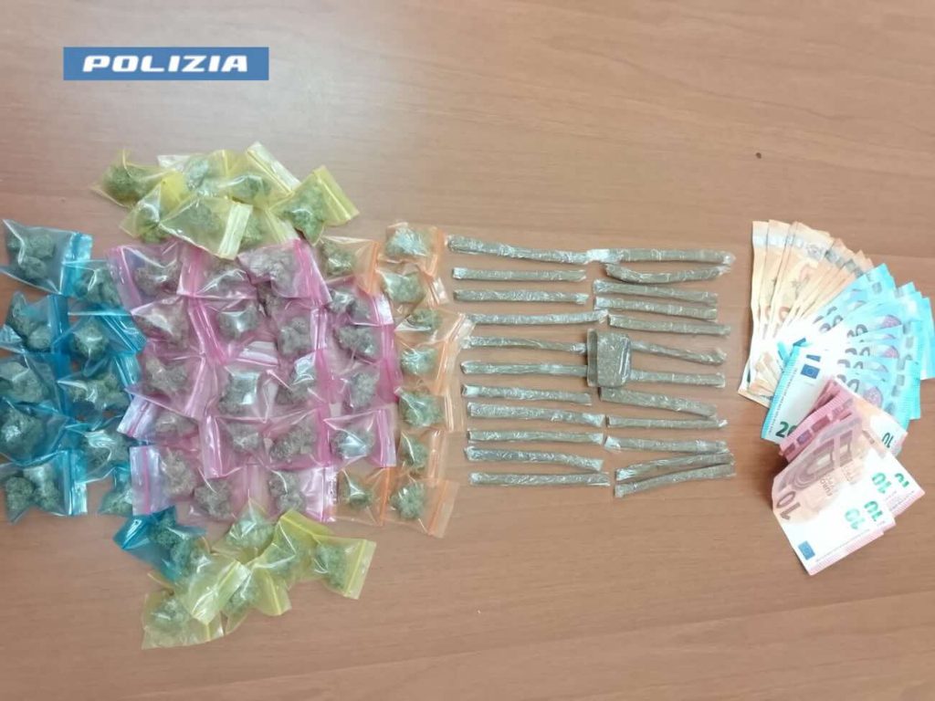 Napoli, pusher bloccato in strada a San Pietro a Patierno